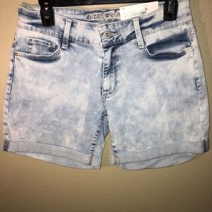 Arizona Jean Shorts Size: 5